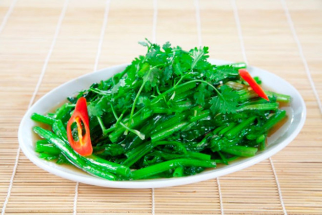 Thêm 2 bước này đảm bảo rau xanh mướt xào rau đừng vội cho vào chảo