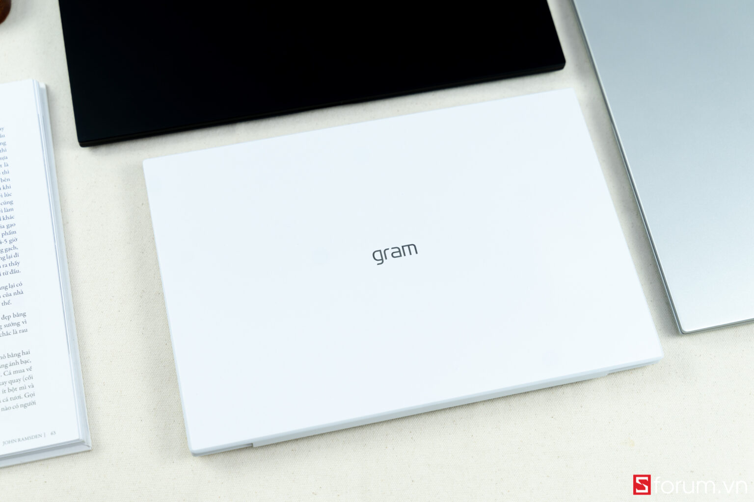 Trên tay nhanh chiếc laptop siêu mỏng siêu nhẹ LG Gram 2021 14 inch